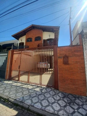 Foto 1: Sobrado com 3 dormitórios para alugar por R$ 2.320,00/mês - Centro - Taubaté/SP